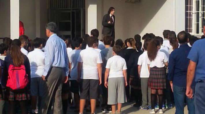 İzmir'de 'Andımız' krizi: Okul müdürü öğrencilere 'burası dingonun ahırı mı?' diye bağırdı