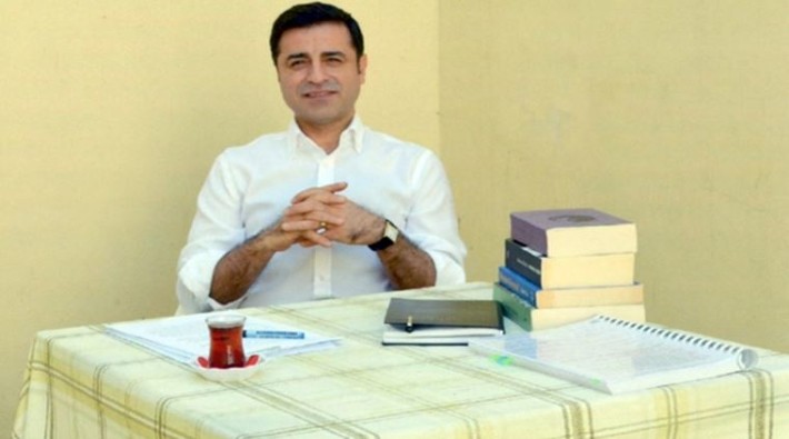 Demirtaş'tan mektup: 'Başkası Olma Kendin Ol!'