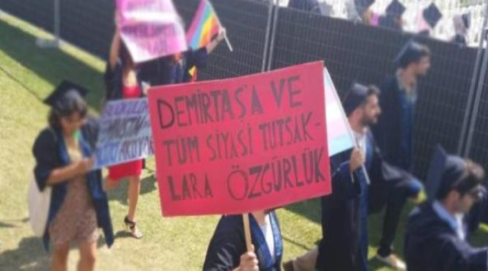 Demirtaş'a özgürlük pankartı taşıyan öğrenciye soruşturma