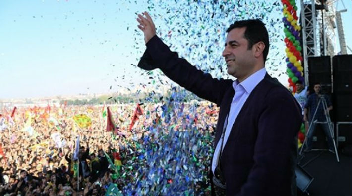 AKP/Saray Rejimi başkanlık provokasyonuna devam ediyor: Demirtaş'a hapis cezası