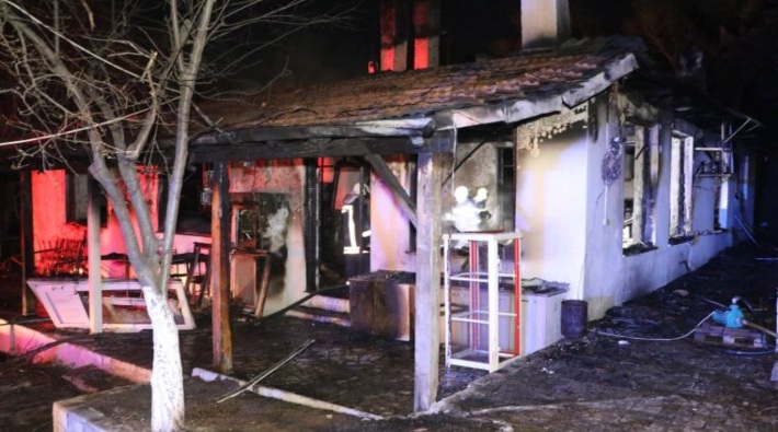 Denizli'de kapalı restoranda yangın: 3 ölü