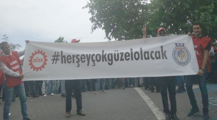 Kadıköy Belediyesi işçileri eylee çıktı: Sözleşme hakkımız, söke söke alırız!