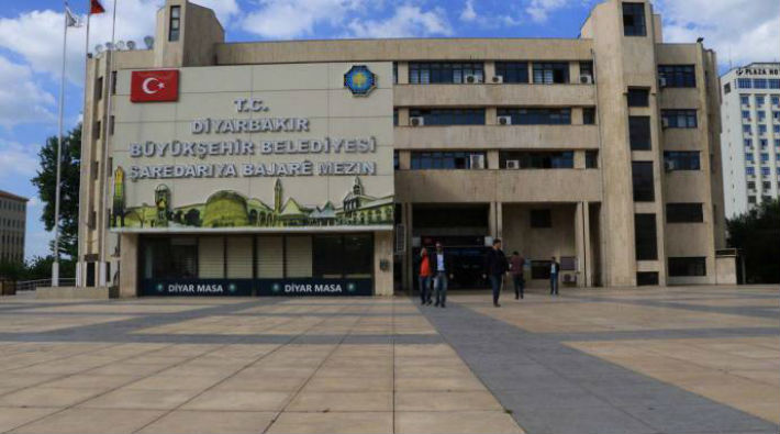 Diyarbakır Büyükşehir Belediyesi'ne polis zoruyla X-Ray cihazı konulmak isteniyor