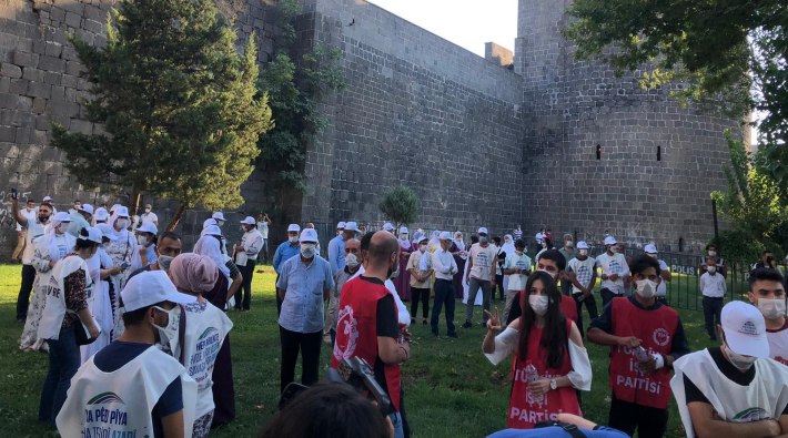 Diyarbakır'da polis ablukasına rağmen Dünya Barış Günü eylemi
