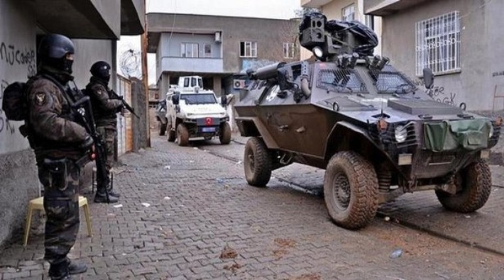 Diyarbakır'da ev baskınları: Çok sayıda gözaltı