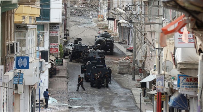 Diyarbakır’da operasyon: Sokağa çıkma yasağı ilan edildi