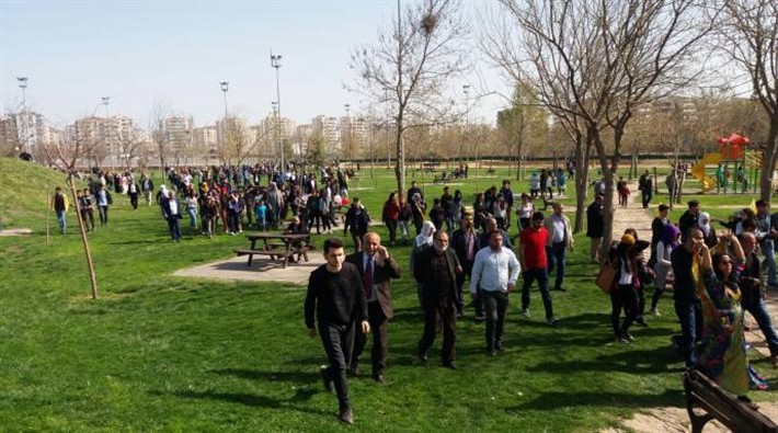 Diyarbakır’da yurttaşlar Newroz alanına akıyor