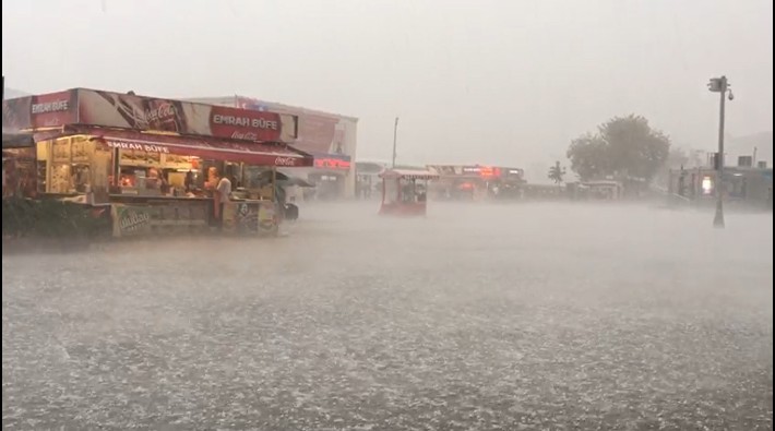 İstanbul'da şiddetli dolu yağışı