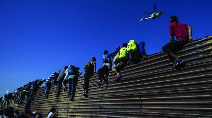 ABD-Meksika sınırında 2021 yılı içinde gözaltına alınan göçmenlerin  sayısı 1 milyonu geçti