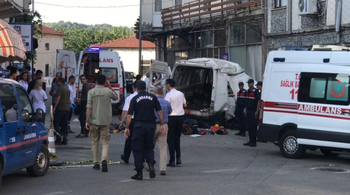 Edirne'de mültecileri taşıyan araç kaza yaptı: 10 ölü, 30 yaralı