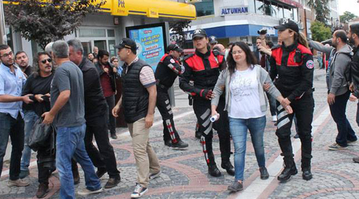 Edirne'de Nuriye Gülmen ve Semih Özakça'yla dayanışma eyleminde 5 gözaltı