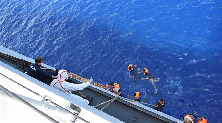 Ege’de göçmen teknesi battı: 6 ölü