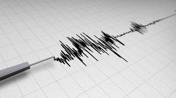 Ege'de peş peşe iki deprem: İzmir sallandı!