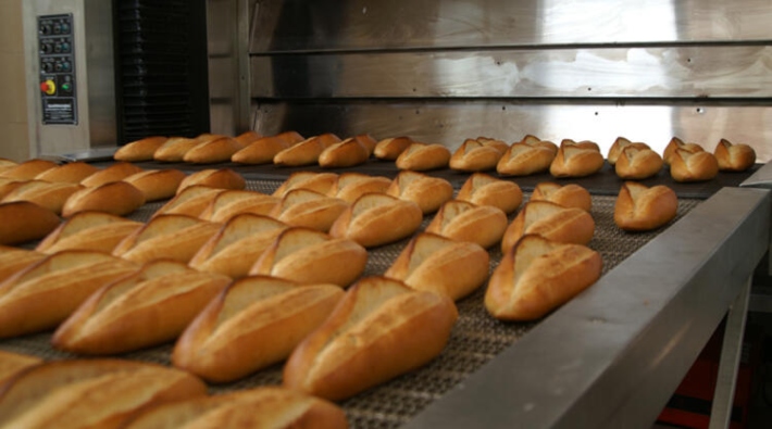 Fırıncılar derneği, ihtiyaç sahiplerine ücretsiz ekmek dağıtan İBB'yi valiliğe şikayet etti