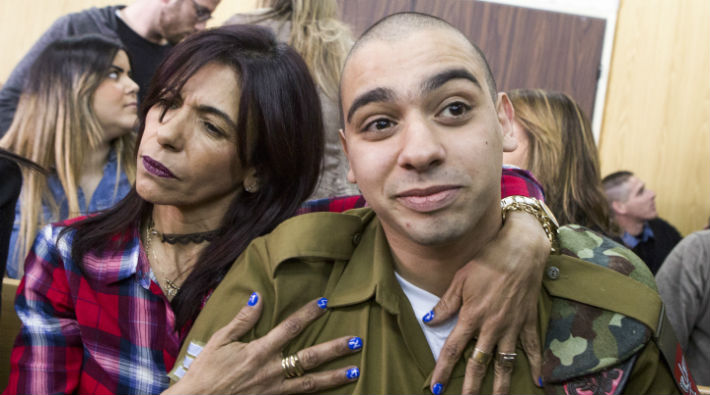 Lieberman yaralı Filistinliyi vurarak öldüren askeri övdü