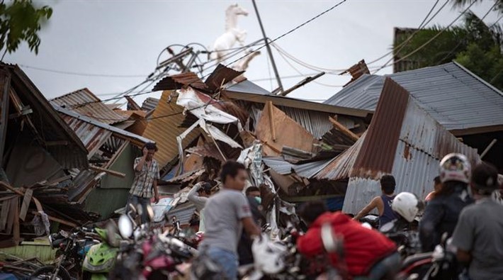 Endonezya'da deprem ve tsunami: Ölü sayısı 832'yi aştı!