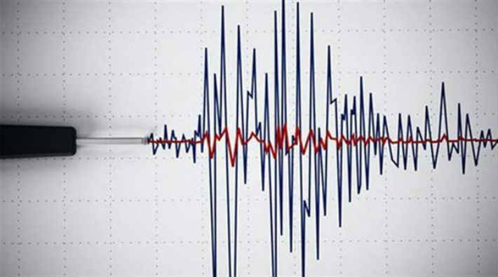 Endonezya'da deprem: Tsunami uyarısı verildi
