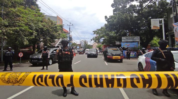Endonezya'da bir Katolik kilisesine bombalı saldırı 