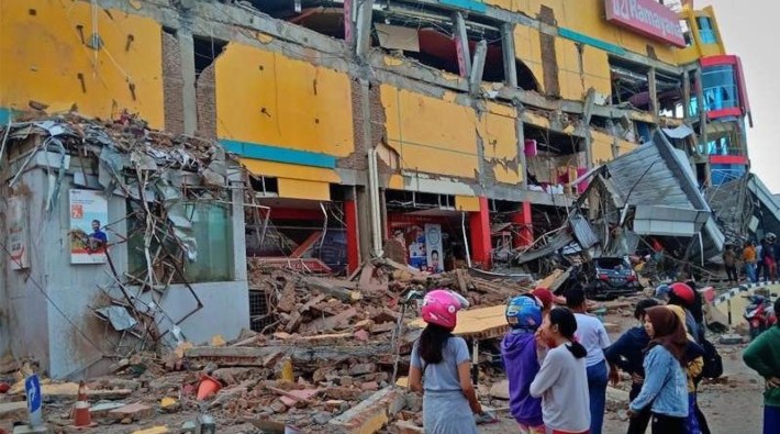 Endonezya'daki depremde hayatını kaybedenlerin sayısı 81'e yükseldi