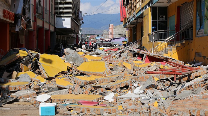 Endonezya'daki depremde ölü sayısı 1424’e çıktı