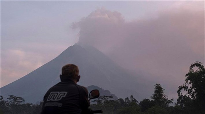 Endonezya'daki Merapi Yanardağı’nda patlama meydana geldi