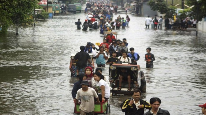 Endonezya'daki sel ve heyelanda ölü sayısı 104'e yükseldi