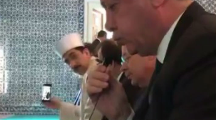 VİDEO | Erdoğan Kuran okudu, imam uyarı aldı