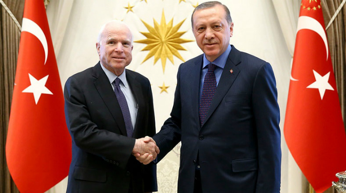 ABD'li senatör McCain, Erdoğan'dan önce YPG ile görüşmüş: 'ABD bize silah sözü verdi'