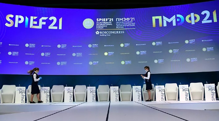 Uluslararası Ekonomi Forumu St. Petersburg'da gittikçe ivme kazanıyor