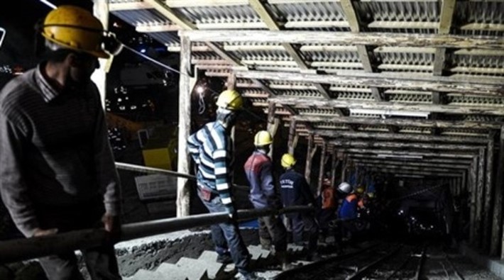 Ermenek'te 4 aydır maaş alamayan maden işçileri iş bıraktı