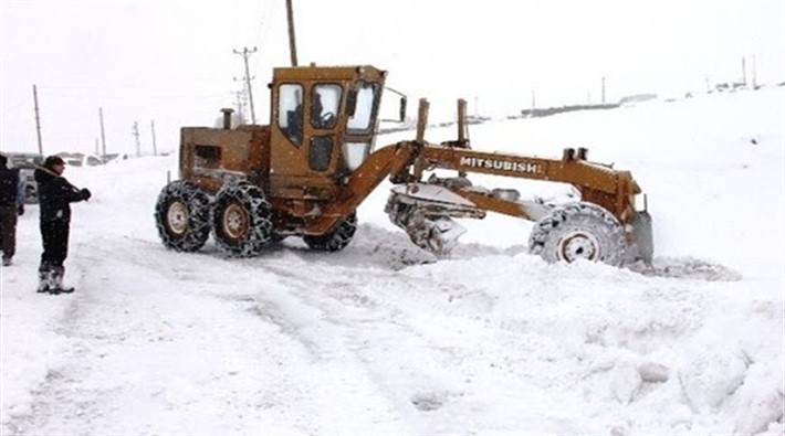 Erzincan'da kar yağışı ve tipi nedeniyle 96 köy yolu ulaşıma kapandı