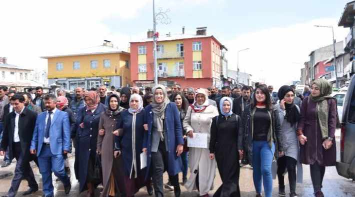 Erzurum'da HDP'nin kazandığı belediye önündeki bariyer kaldırıldı
