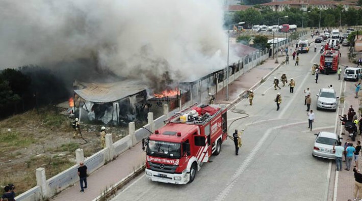 Esenyurt’ta işçilerin kaldığı konteynerlerde yangın