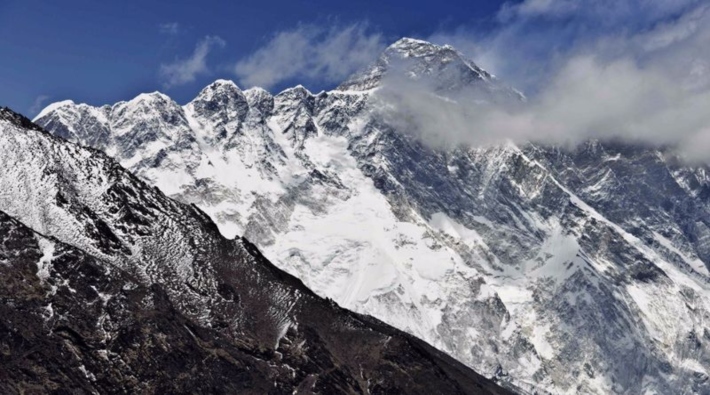 2019'da Everest'in zirvesinde 11 kişi öldü