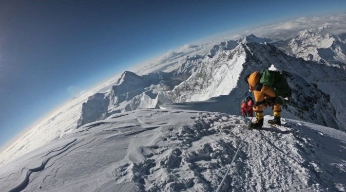 Everest’e tırmanan 2 dağcı hayatını kaybetti