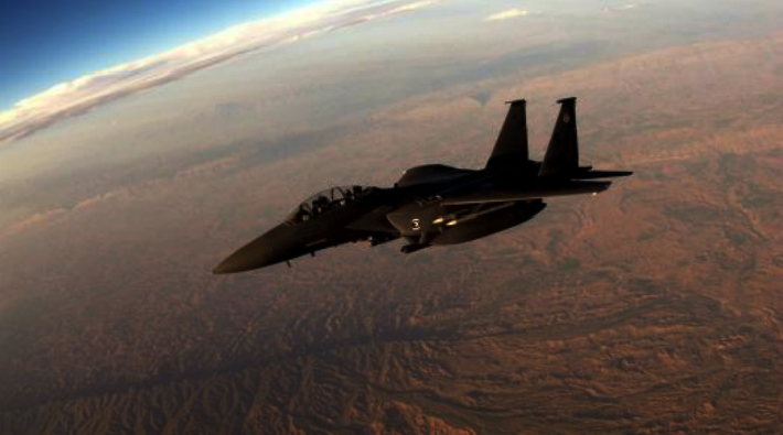 Suriye'de ABD-IŞİD işbirliği: ABD uçakları Deyrizor'da Suriye ordusunu vurdu