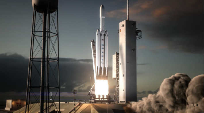 Tarihi gün: Falcon Heavy canlı yayında uzaya fırlatıldı