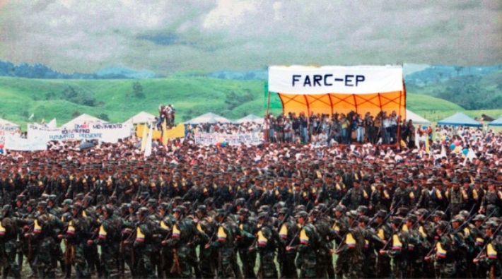 Kolombiya halkı barış anlaşmasına uyulması çağrısıyla sokağa çıkıyor