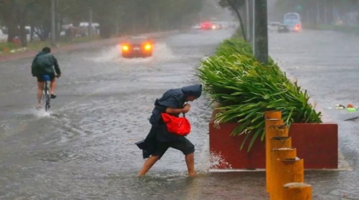 Filipinler'de tayfun alarmı: 43 bin kişi tahliye edildi