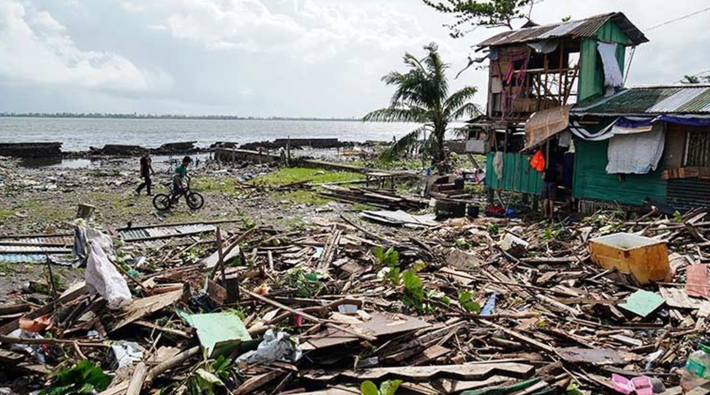 Filipinler'deki Ursula Tayfunu'nda hayatını kaybedenlerin sayısı 28'e yükseldi