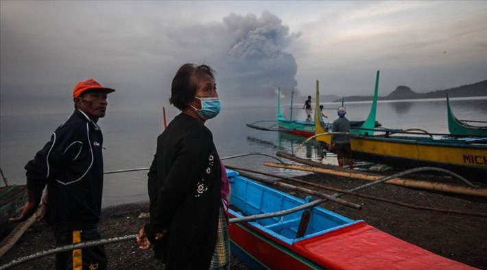 Filipinler'deki yanardağ patlamasının ardından 82 bin kişi tahliye edildi