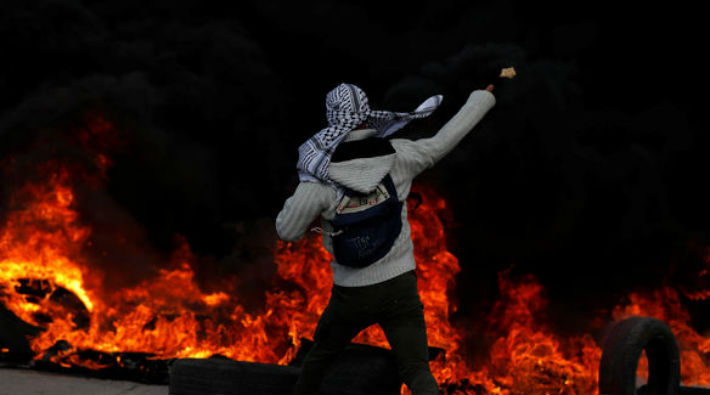 Filistinliler İsrail askerleriyle çatıştı