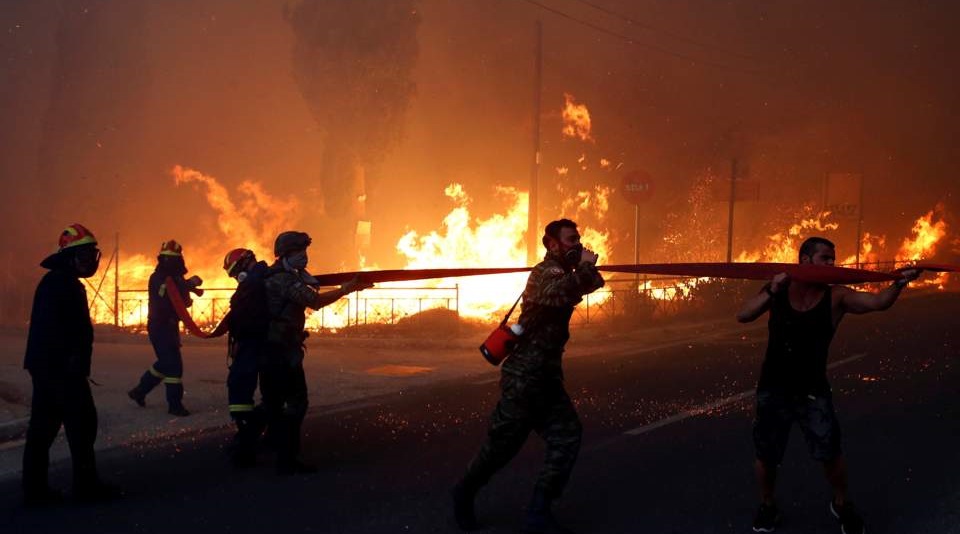 Orman yangınında en az 74 kişi öldü