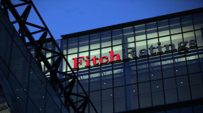 Fitch, Türkiye’nin kredi notunu indirdi