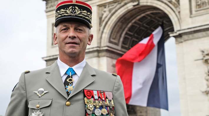 Fransa Genelkurmay Başkanı, muhtıra yazan askerleri istifaya çağırdı
