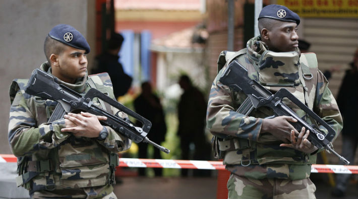 Fransa'da askerlere saldırı girişimi