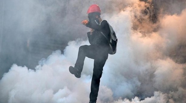 Fransa'da direnişçileri sakatlayan göz yaşartıcı gaz bombasına yasak