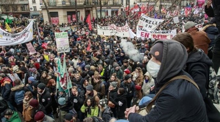 Fransa'da son yılların en büyük grevi ikinci gününde