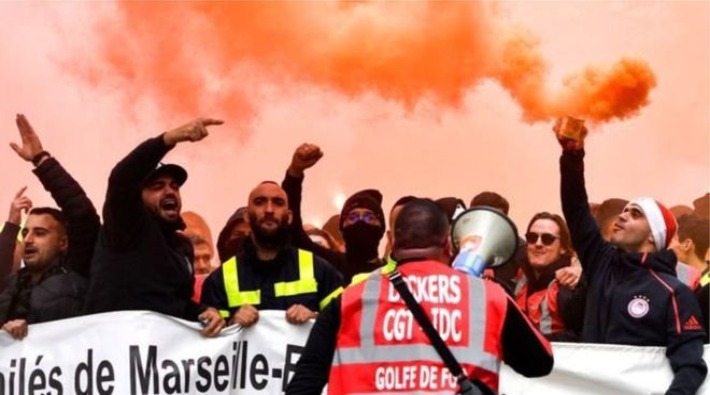 Fransa'daki emeklilik reformuna karşı genel grevde 2. gün: Trafik 350 kilometreye ulaştı