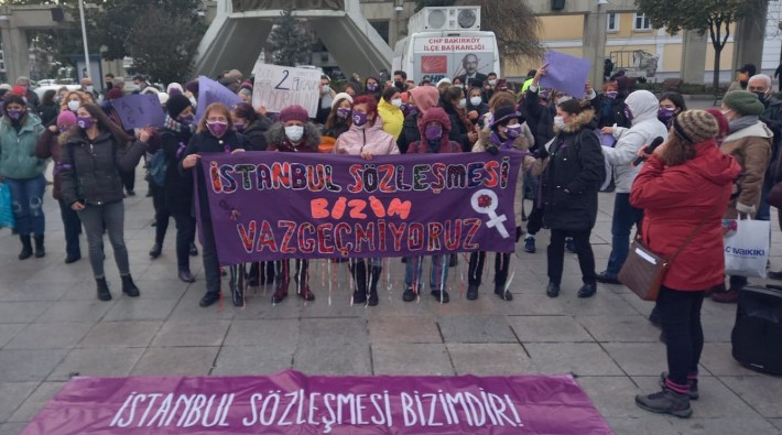 Bakırköy'de kadınlardan İstanbul Sözleşmesi eylemi: Bizimdir, vazgeçmeyeceğiz! 